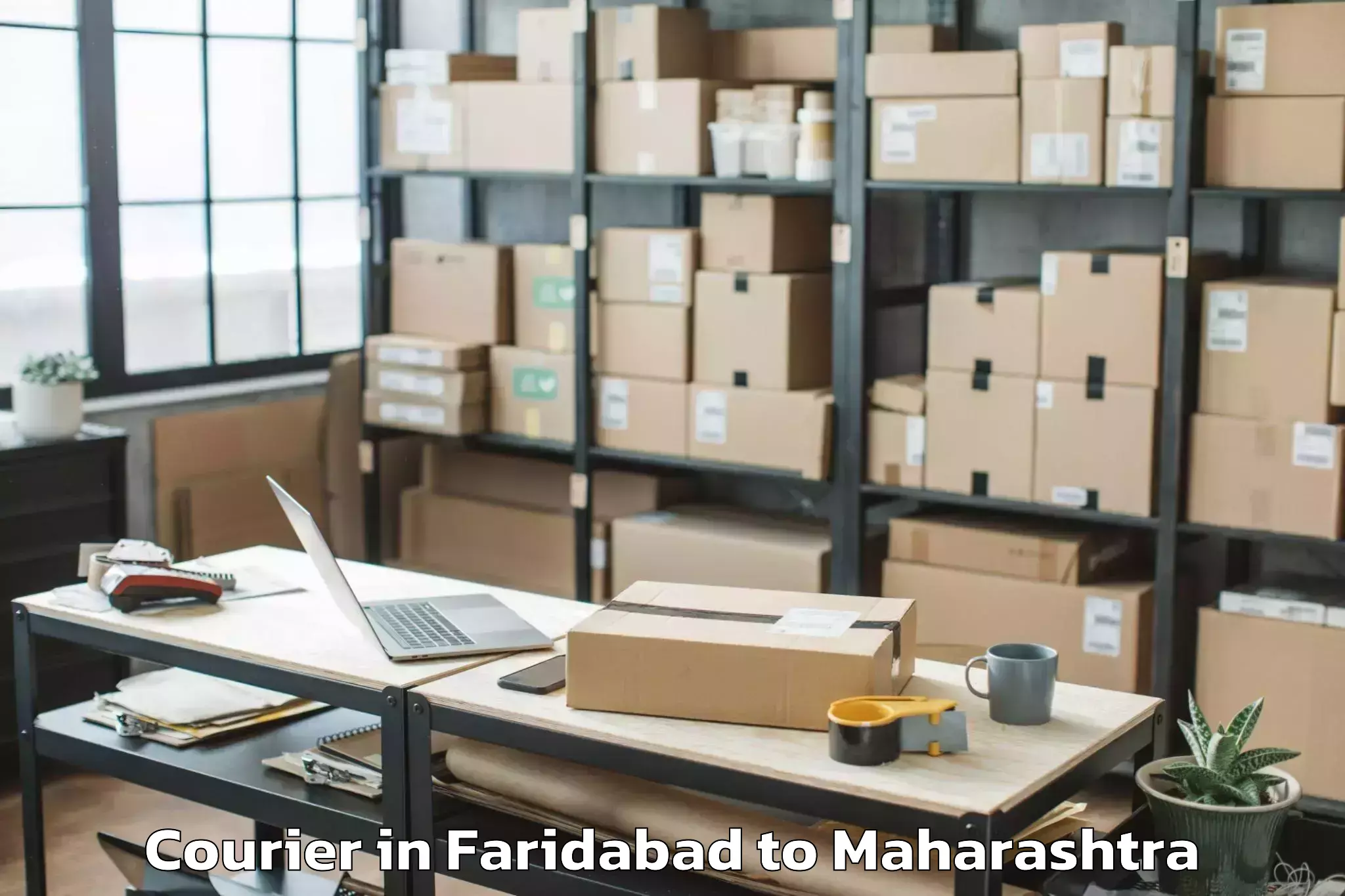 Top Faridabad to Lasalgaon Courier Available